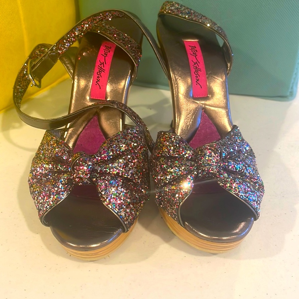 Betsey Johnson sparkle bow heels light wear size 8